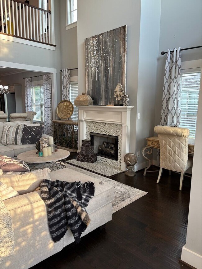 Building Photo - 1013 Edgewater Ln