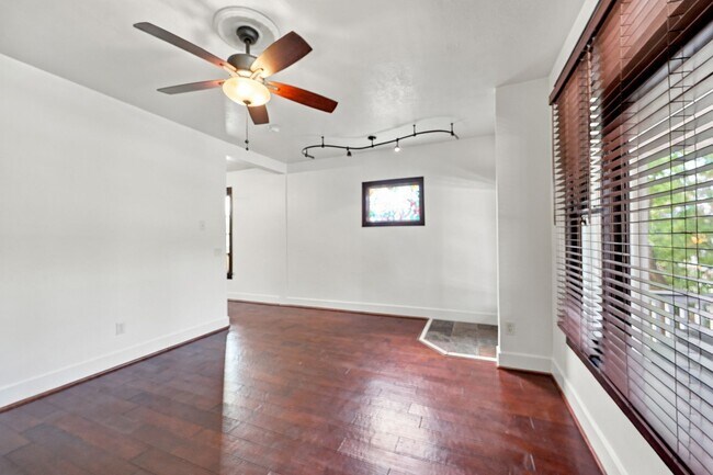 Building Photo - 24 E 300 N