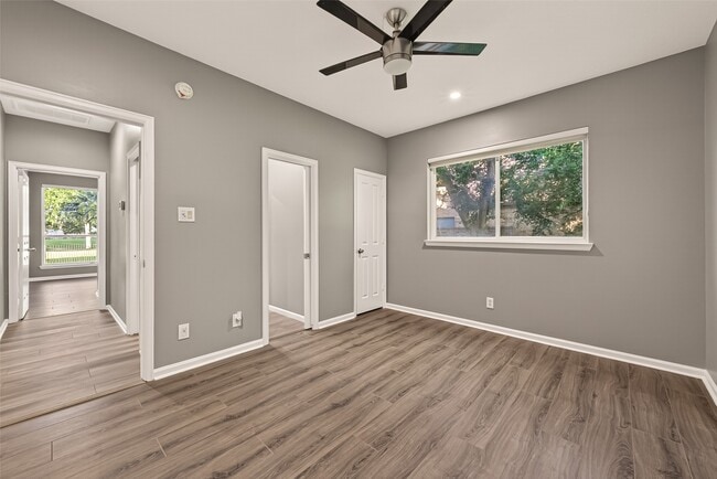 Building Photo - 7203 Timberlake Dr