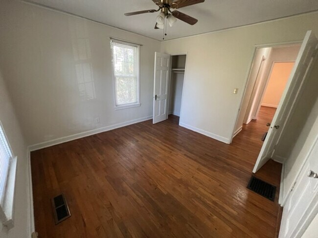 Building Photo - Charming 2 bed 1 bath house in Five-Points!