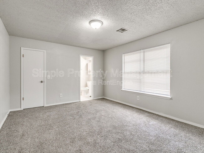 Building Photo - 8506 Candlewood Dr