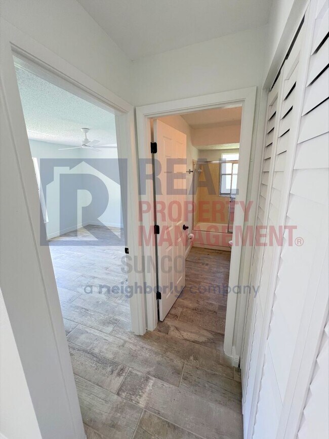 Building Photo - 4142 Iola Dr