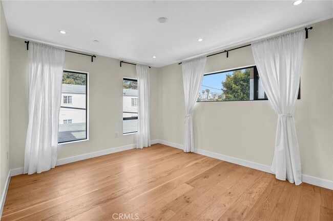 Building Photo - 1343 1/2 Seward Street Unit