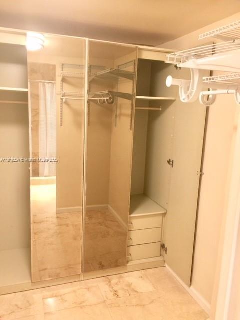 Building Photo - 1408 Brickell Bay Dr