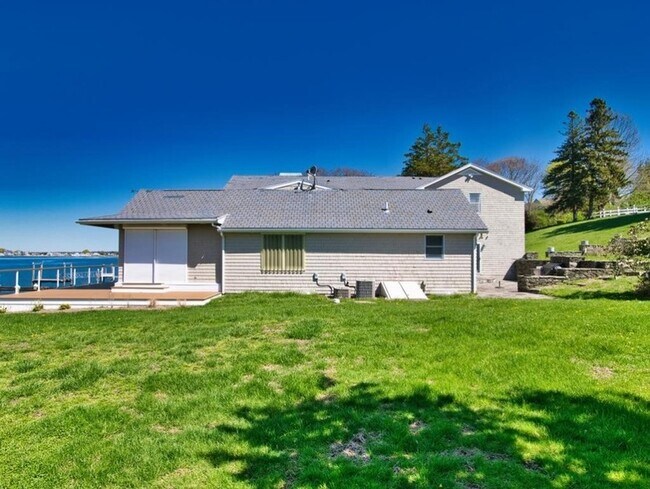 Building Photo - 149 Nanaquaket Rd