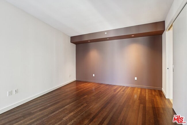 Building Photo - 6250 Hollywood Blvd