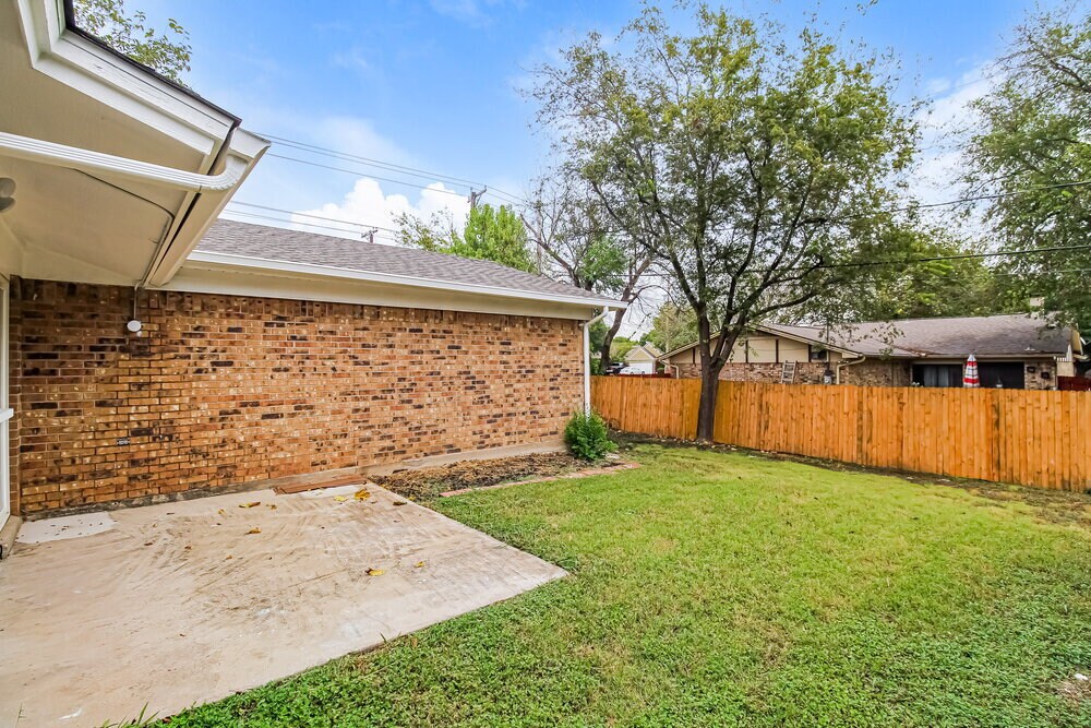 Building Photo - 6628 Brookdale Dr