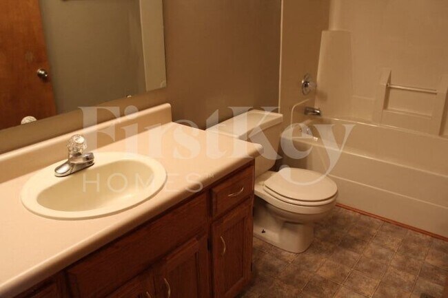 Building Photo - 10311 Park Valley Dr