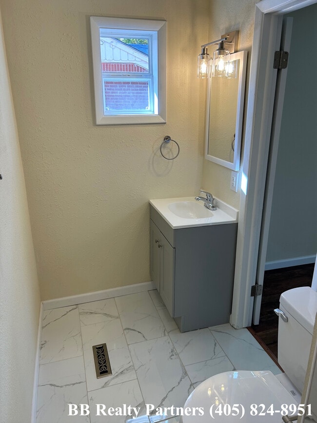 Building Photo - 2718 S Richmond Ave