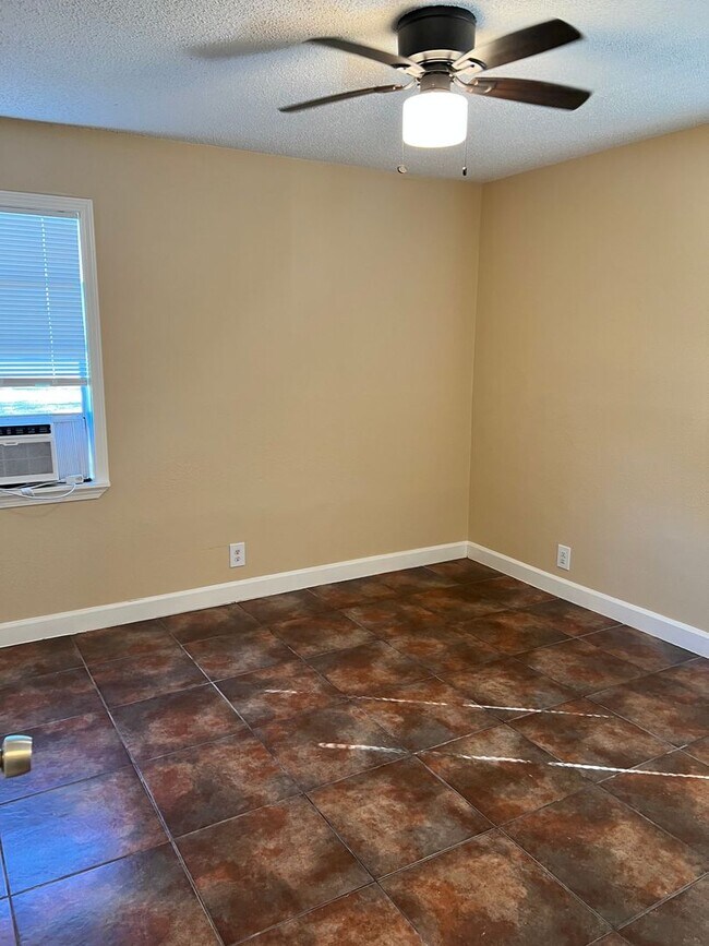 Building Photo - Introducing our 2 bedroom / 1 Bathroom Duplex For Rent in Beaumont, TX
