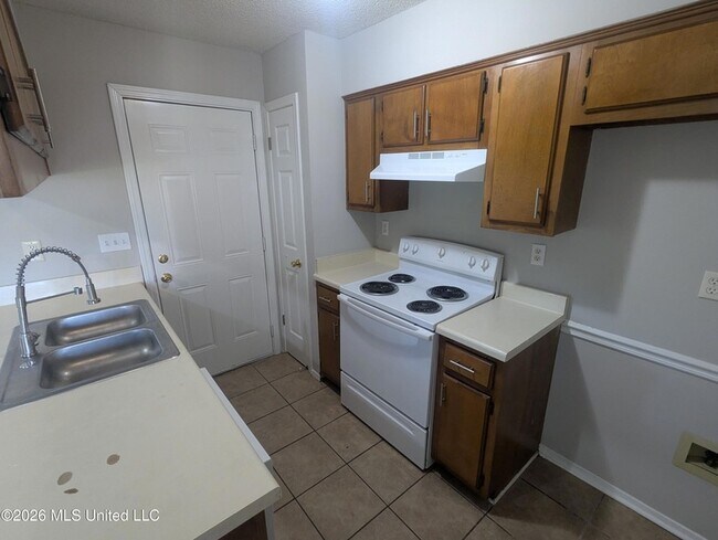 Building Photo - 904 Acorn Cove