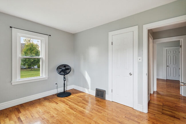 Building Photo - 629 St Clair Ave