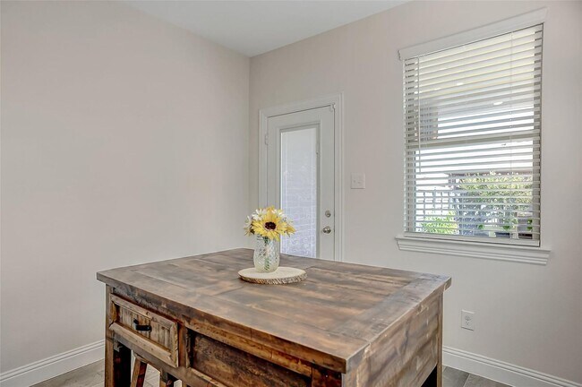 Building Photo - 3 Bed rooms and 2 baths, large master closet. Vinyl garage floor coating is just one of the many ...