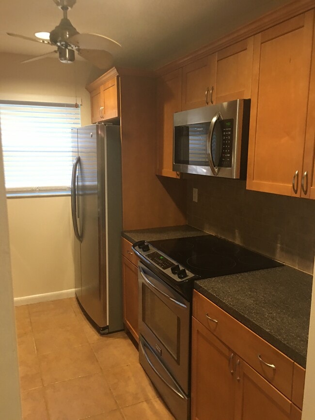 Building Photo - 605 High Point Blvd N