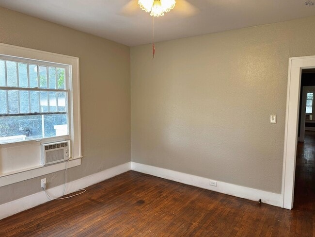Building Photo - 1705 Pearl Ave
