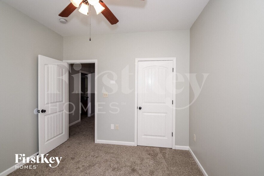 Building Photo - 5573 Timber Leaf Trail