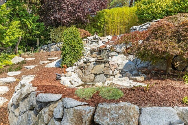 Building Photo - 5Bd/3.5Ba Shoreline House