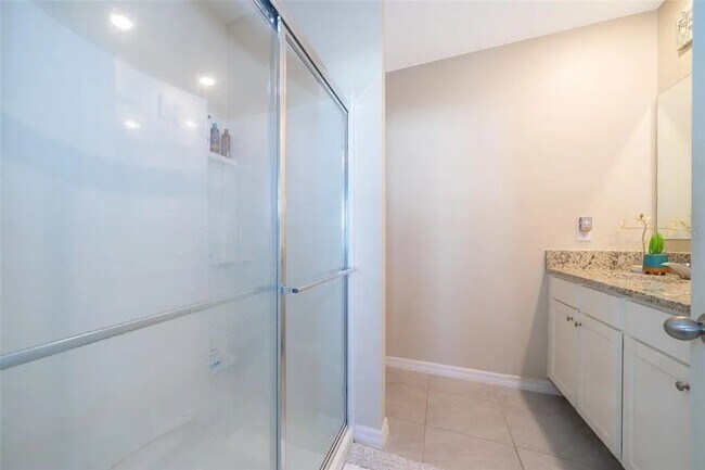 Building Photo - Clean & Newer Single Family Smart Home - N...