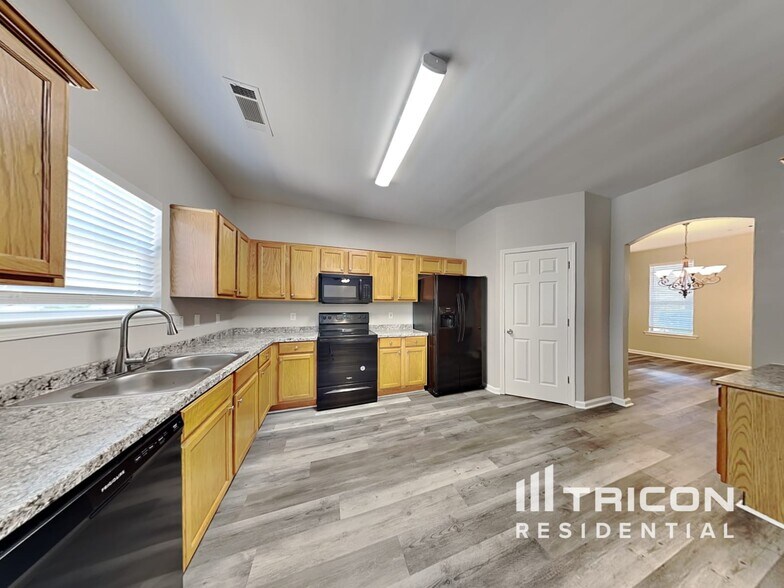 Building Photo - 606 Brookwater Dr