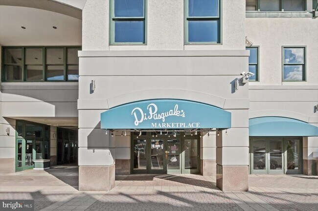 Building Photo - 100 Harborview Dr