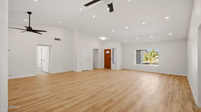 Building Photo - 15221 North 42nd Pl
