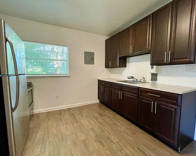 Building Photo - Newly Renovated 1 bedroom 1 bath Downtown ...