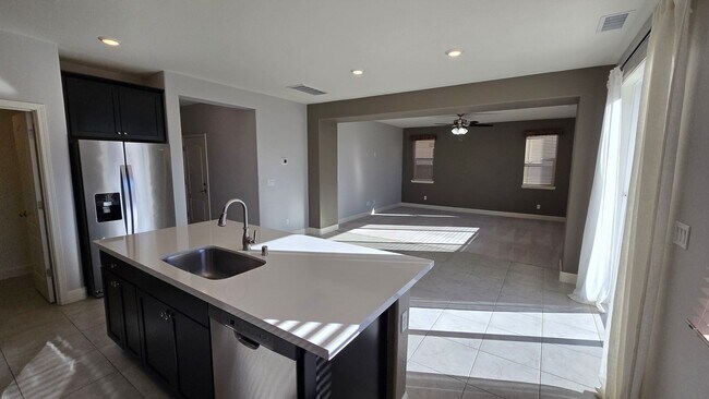 Building Photo - Beautiful two story Spanish springs home