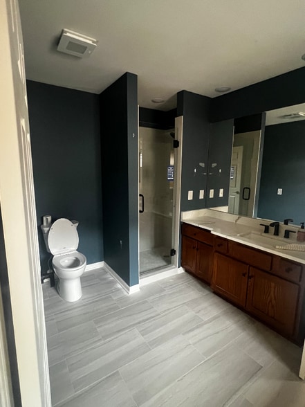 Building Photo - 1054 Wellington Rd