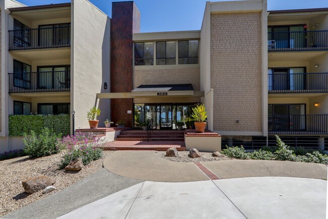 Building Photo - 380 Vallejo Dr