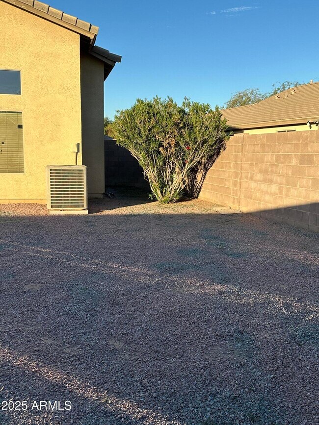 Building Photo - 10971 W Rio Vista Ln