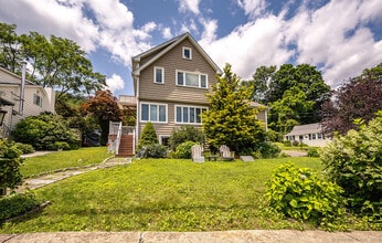 Building Photo - 32 Lakeshore Dr N
