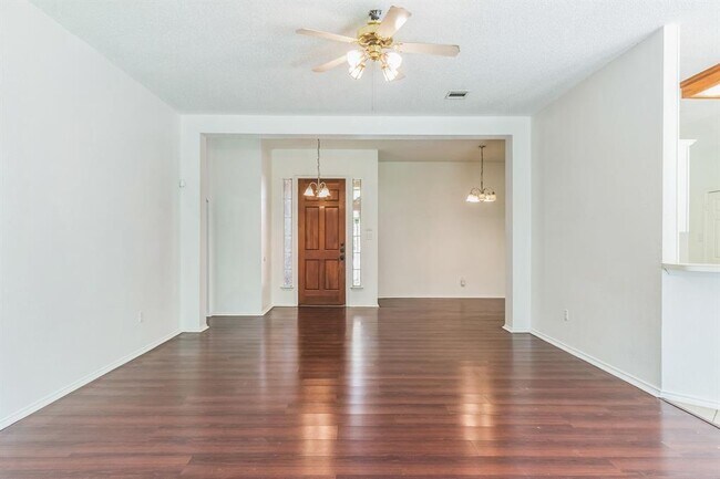 Building Photo - 800 Mountain Ridge Dr