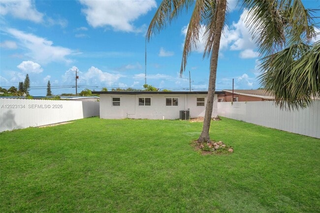 Building Photo - 2572 NW 20th St