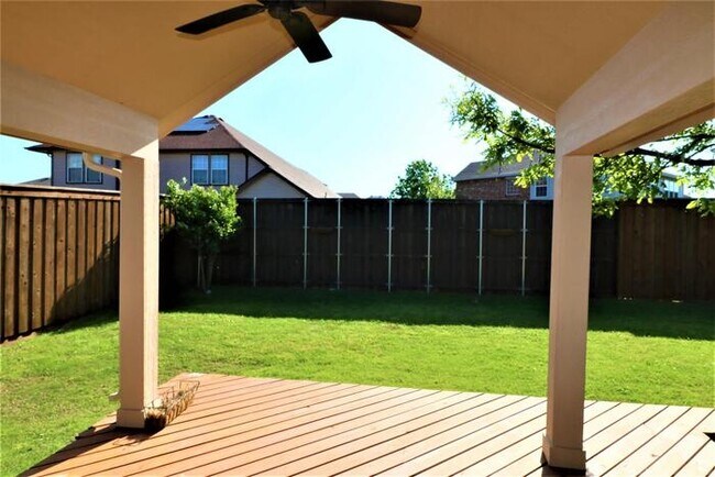 Building Photo - Stunning 3/2/2 in Mansfield with covered p...