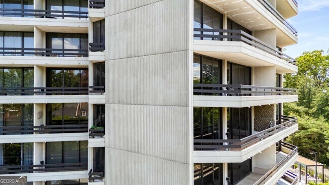 Building Photo - 2660 Peachtree Rd NW