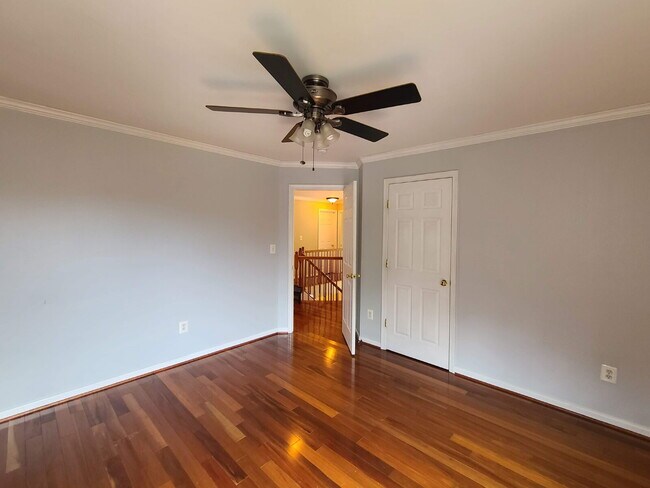Building Photo - Gorgeous 6 BR Home, Convenient to Quantico & Commuting