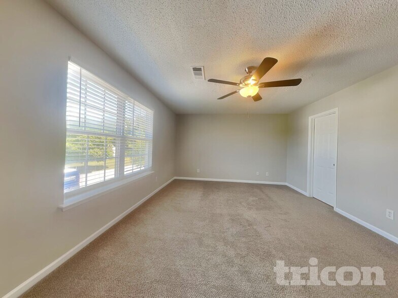 Building Photo - 33 Abbey Ln