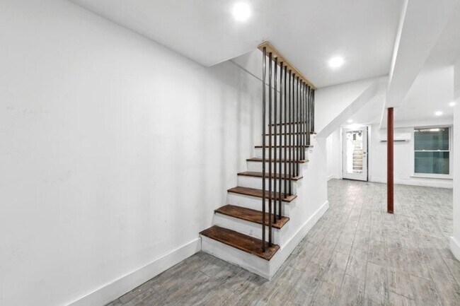 Building Photo - 105 St Felix St