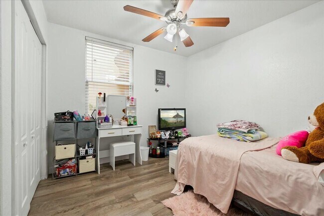 Building Photo - 1109 Shoma Dr