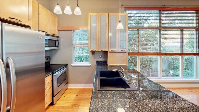 Building Photo - 2062 Atherton Heights Ln