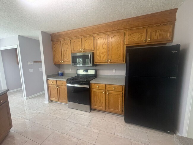 Building Photo - 3560 Oleander Dr
