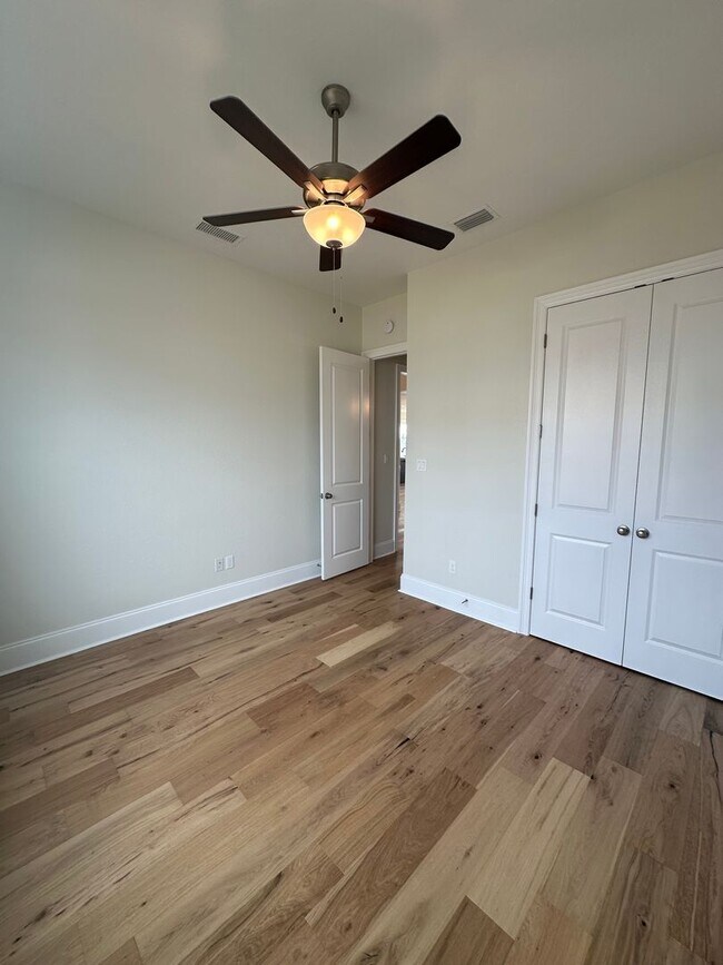 Building Photo - Gorgeous New Contsruction 3 bedroom/2 full...