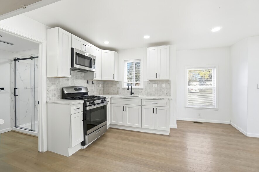 Building Photo - 149 W Lane Ave