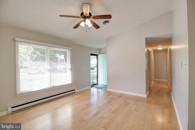 Building Photo - 430 Banksia Dr