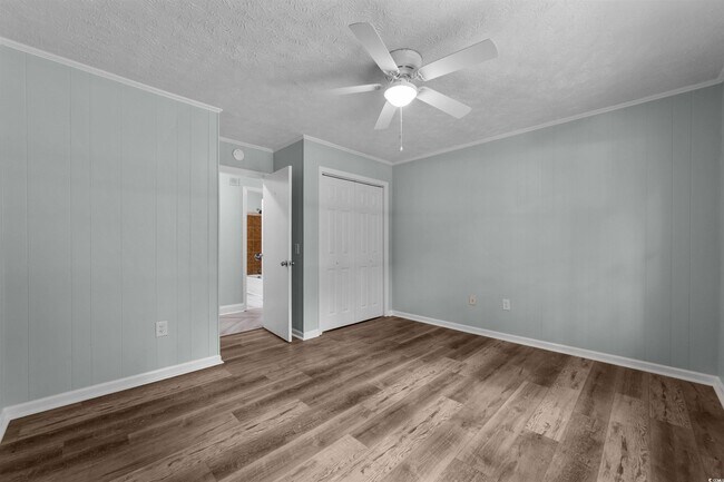 Building Photo - 1401 Twin Oaks Dr