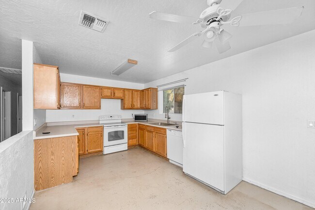 Building Photo - 17707 E Karsten Dr