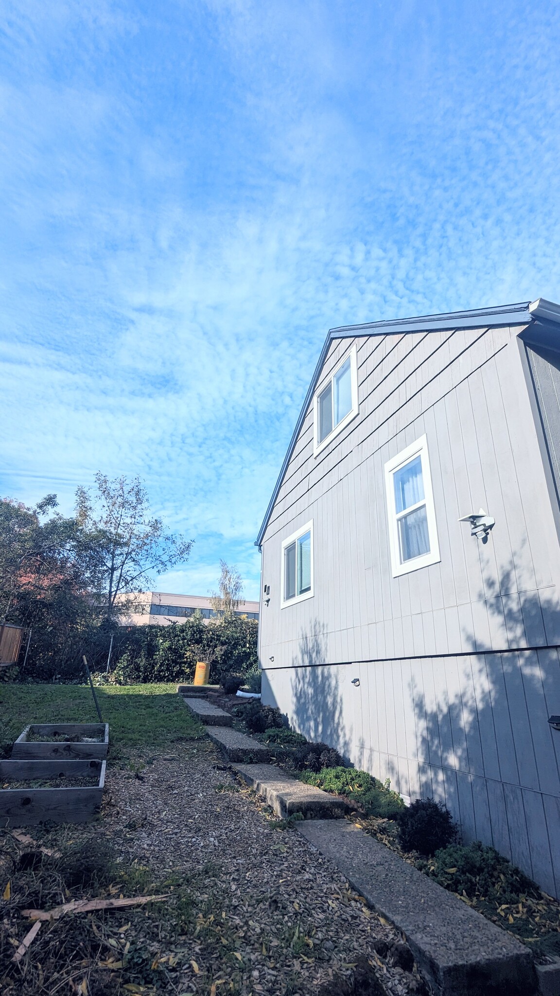 Building Photo - 3641 SW Evelyn St