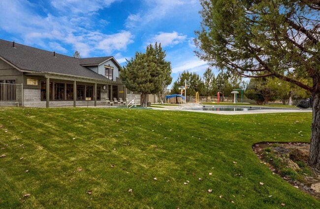 Building Photo - Eagle Crest Bunkhouse