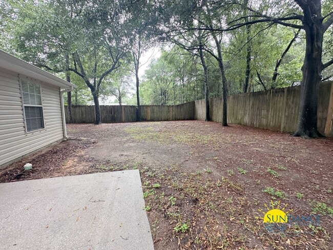 Building Photo - Gorgeous 3-Bedroom Home in Tranquil Navarre Neighborhood!