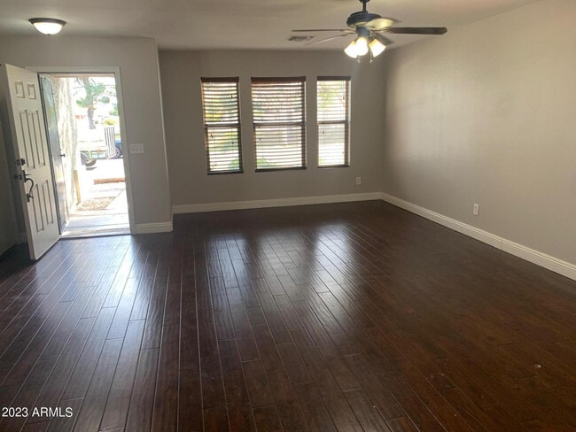 Building Photo - 494 W Cotton Ln